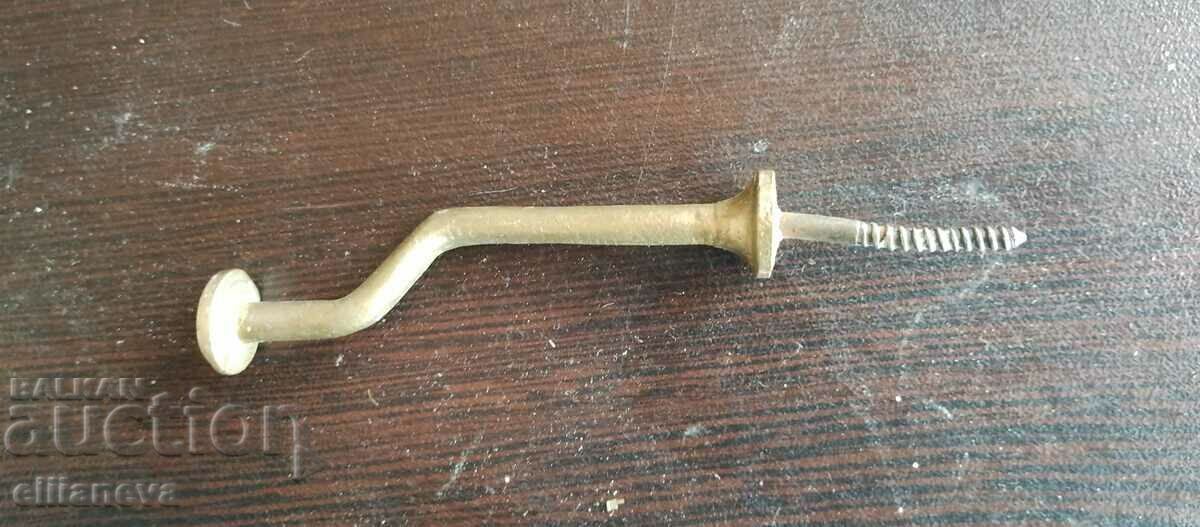 Umeraș retro din cupru cu preț 5.00 BGN | € 2.56 Umeraș retro din cupru cu preț 5.00 BGN | € 2.56