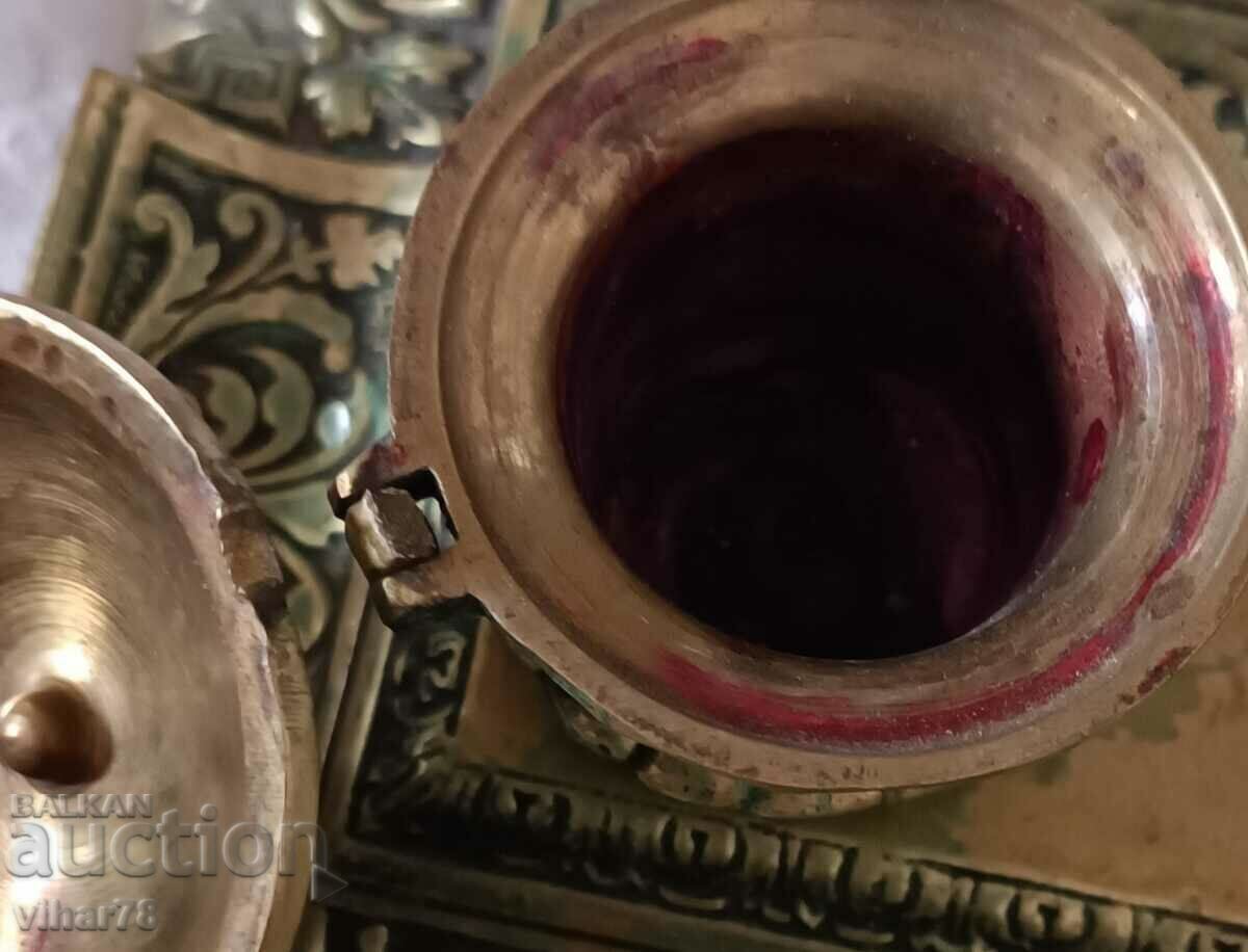 Delivery of OLD INK POT