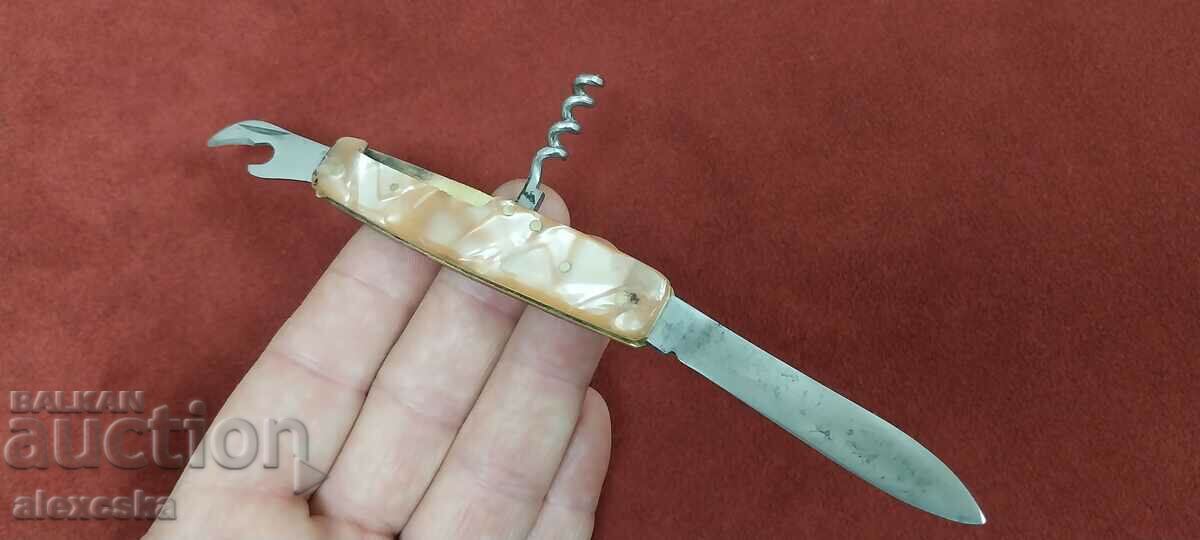 Un vechi cuțit de buzunar