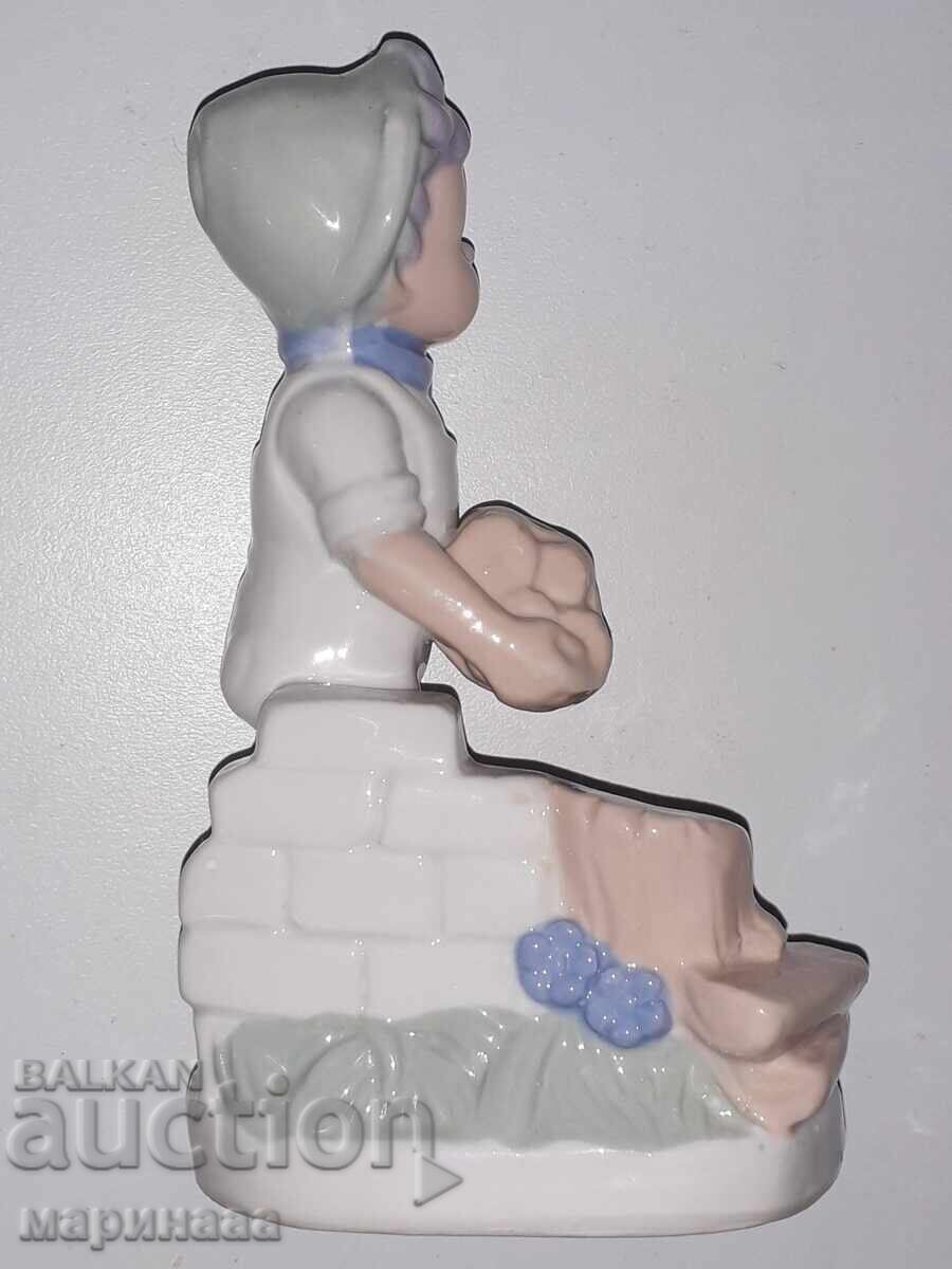 Auction OLD FIGURE. PORCELAIN Auction OLD FIGURE. PORCELAIN