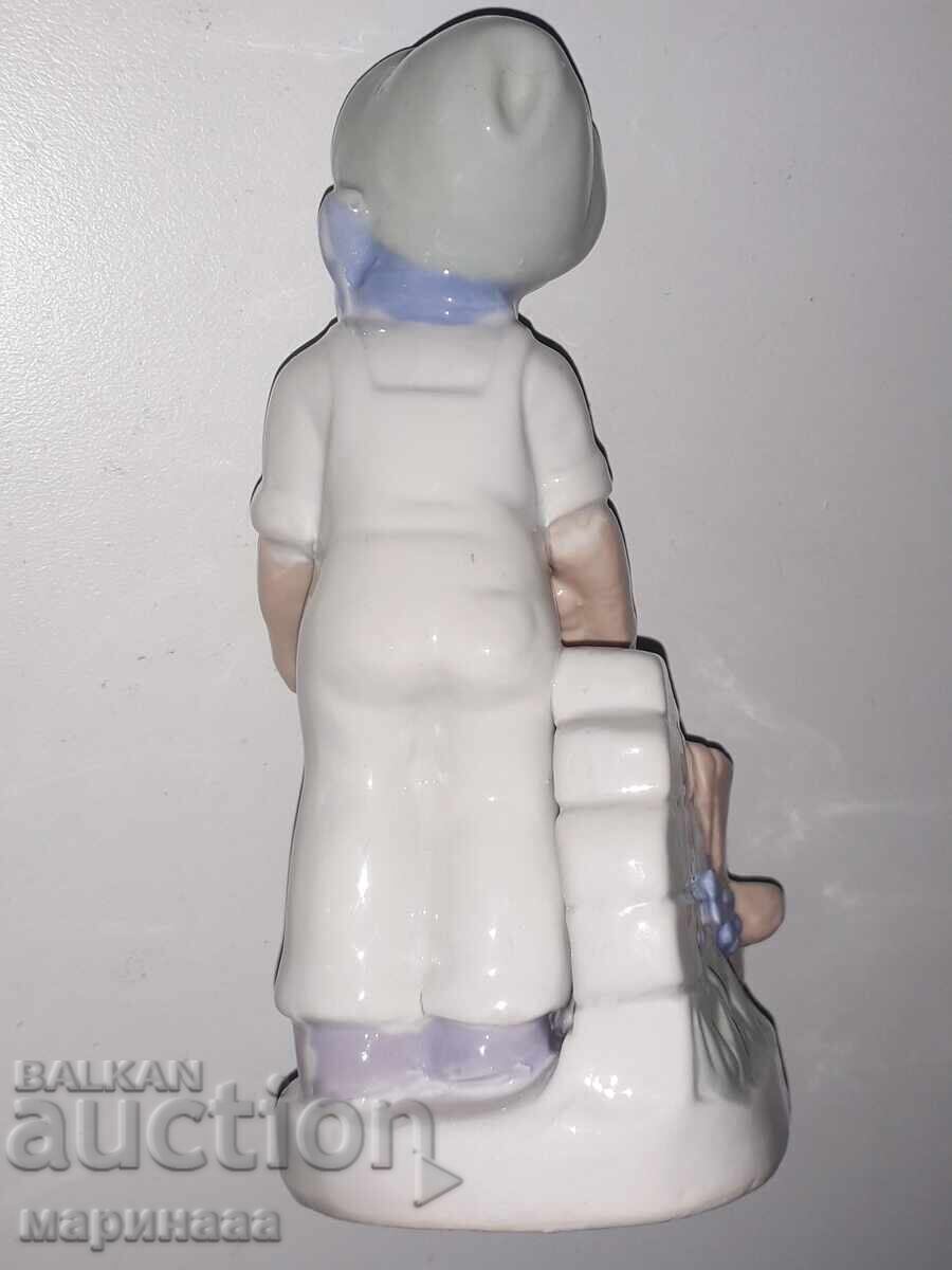 Delivery of OLD FIGURE. PORCELAIN Delivery of OLD FIGURE. PORCELAIN