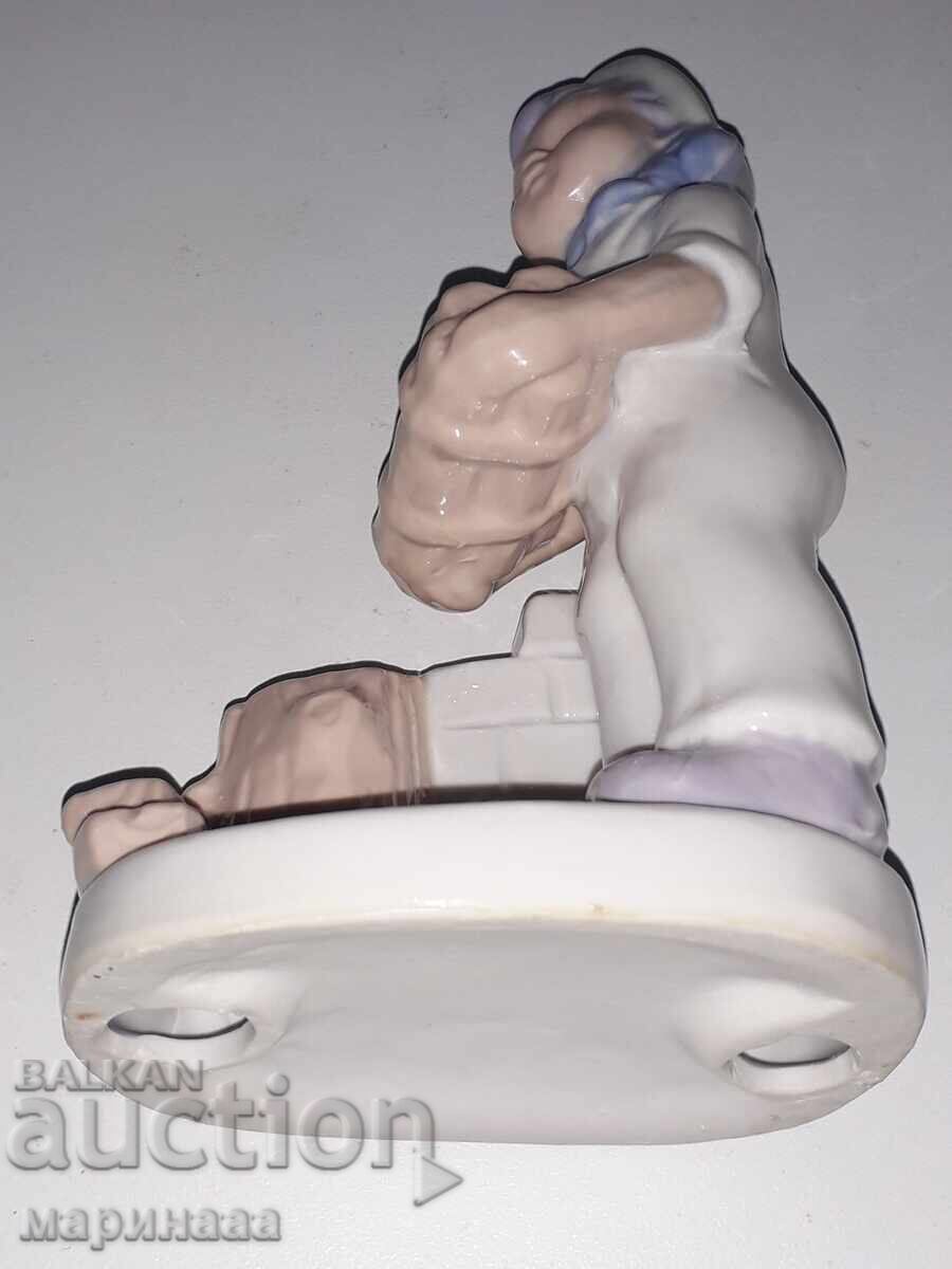OLD FIGURE. PORCELAIN - 5 OLD FIGURE. PORCELAIN - 5
