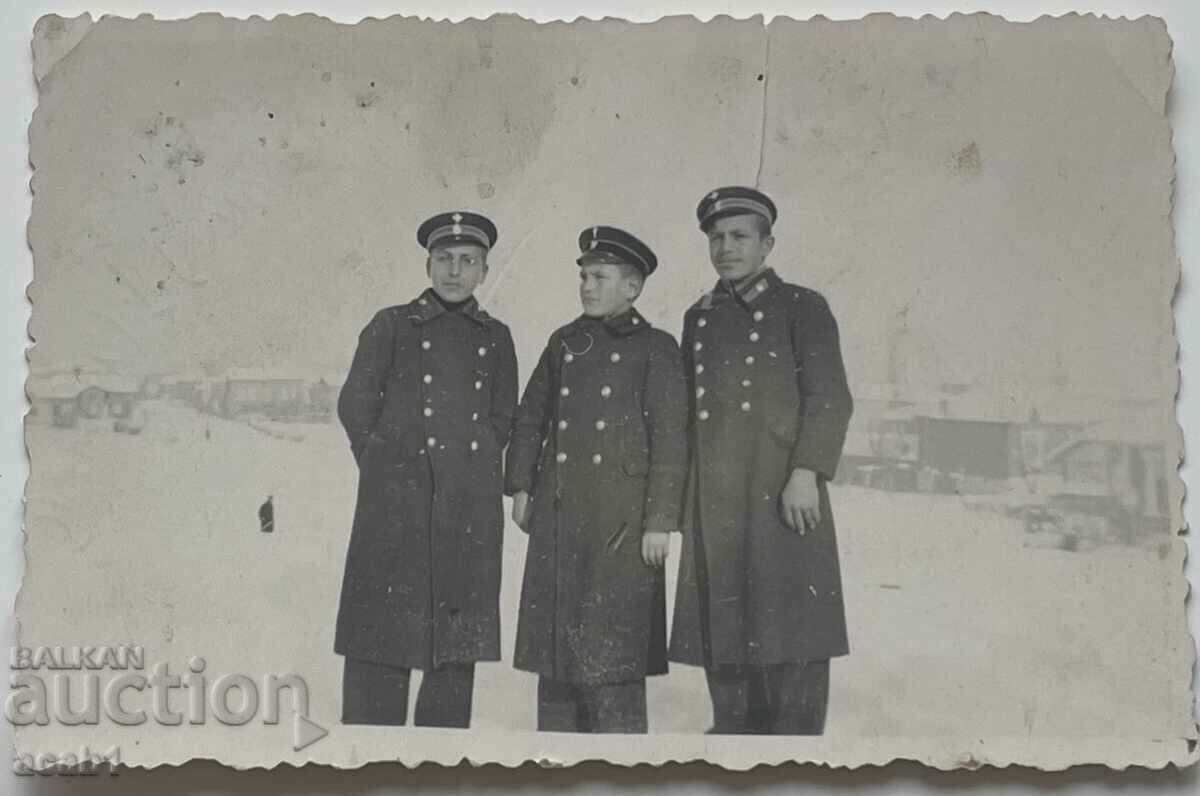 Winter photograph of students 1939