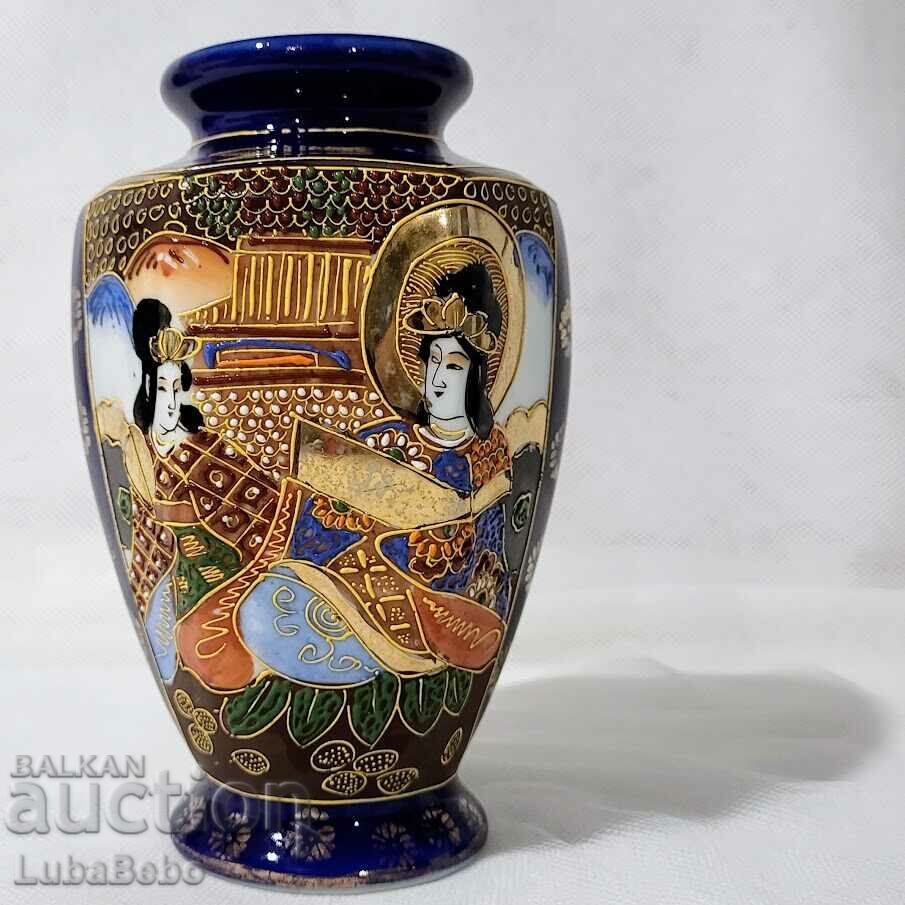 Японска порцеланова ваза Satsuma Moriage Gosu Blue.