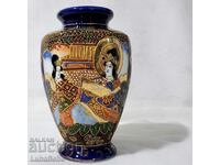 Японска порцеланова ваза Satsuma Moriage Gosu Blue.