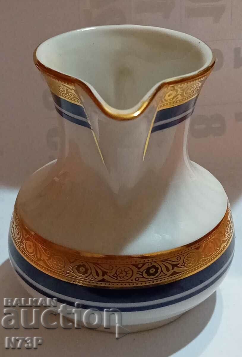 Auction  A NICE POWDER. LATERIERA.