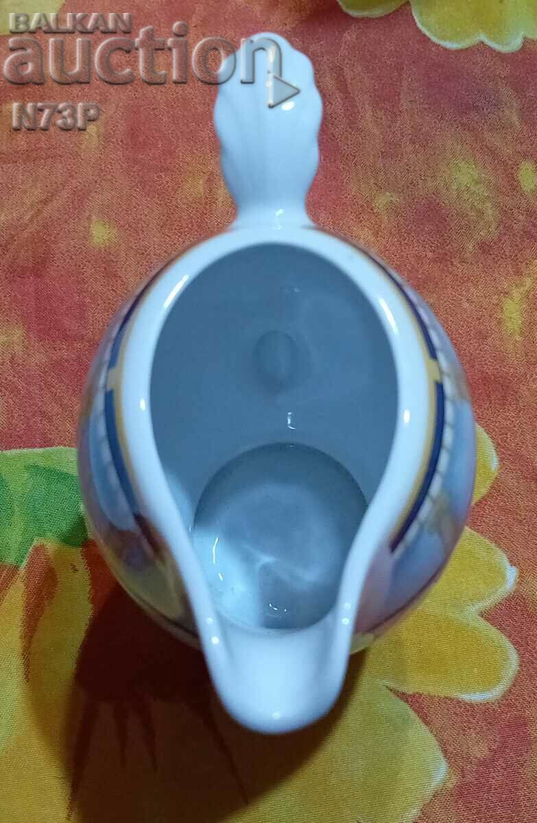 Delivery of A NICE POWDER. LATERIERA.