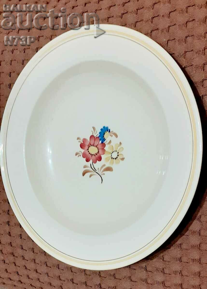PLATĂ VECHE DE PORȚELAN. PICTAT MANUAL. cu preț 17.00 BGN | € 8.69 PLATĂ VECHE DE PORȚELAN. PICTAT MANUAL. cu preț 17.00 BGN | € 8.69
