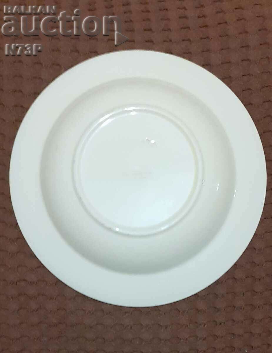 PLATĂ VECHE DE PORȚELAN. PICTAT MANUAL. - 6 PLATĂ VECHE DE PORȚELAN. PICTAT MANUAL. - 6