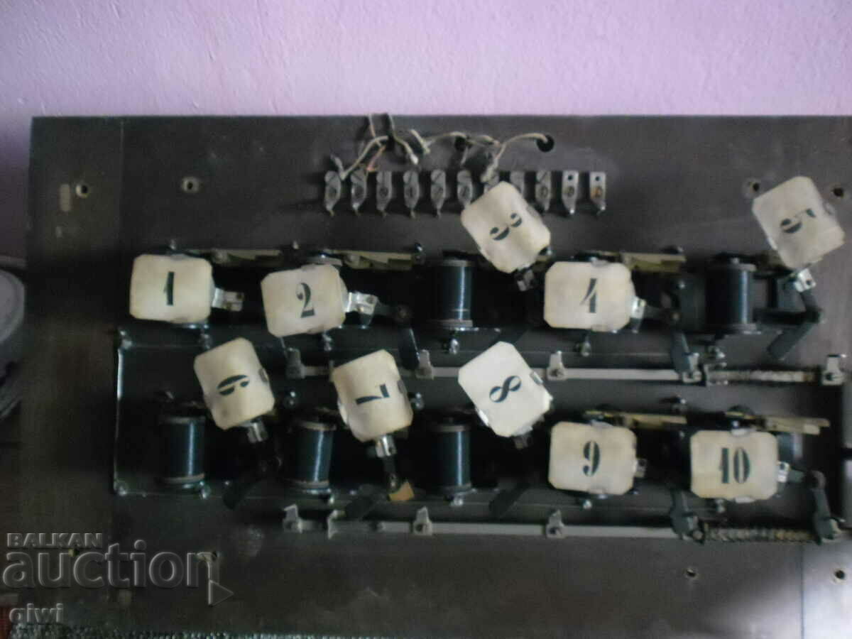 Auction I am selling an old service board from 1900 Auction I am selling an old service board from 1900