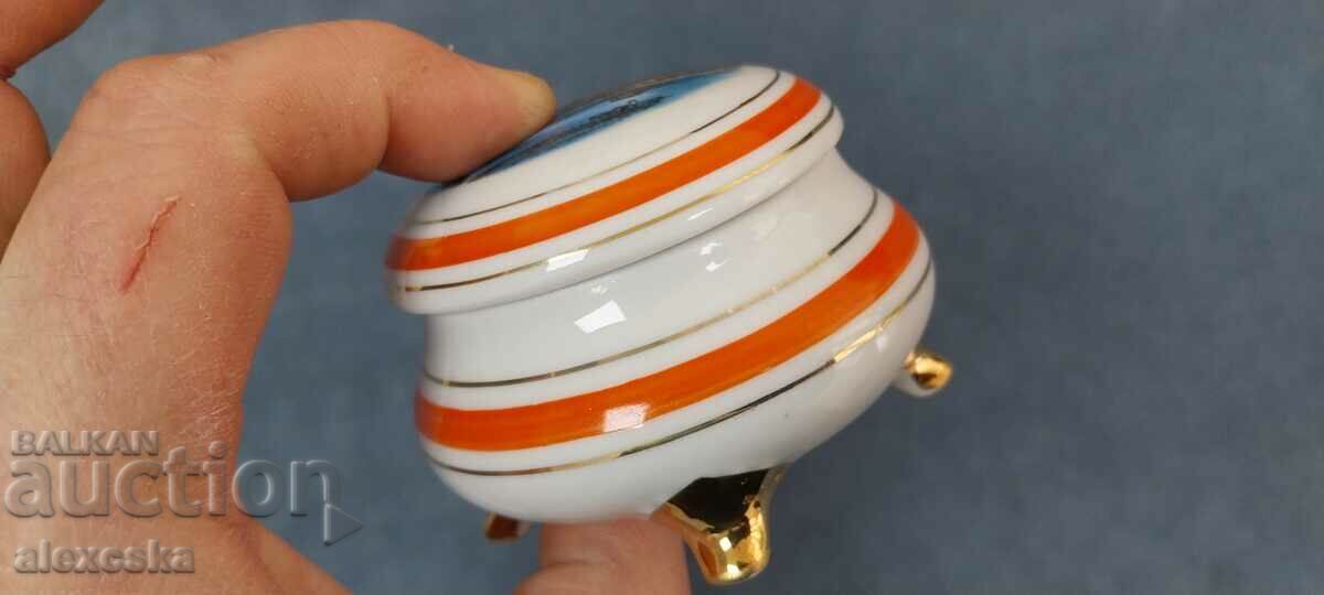 Порцеланова кутийка - Германия с цена 33.00 лв. | € 16.87 Порцеланова кутийка - Германия с цена 33.00 лв. | € 16.87