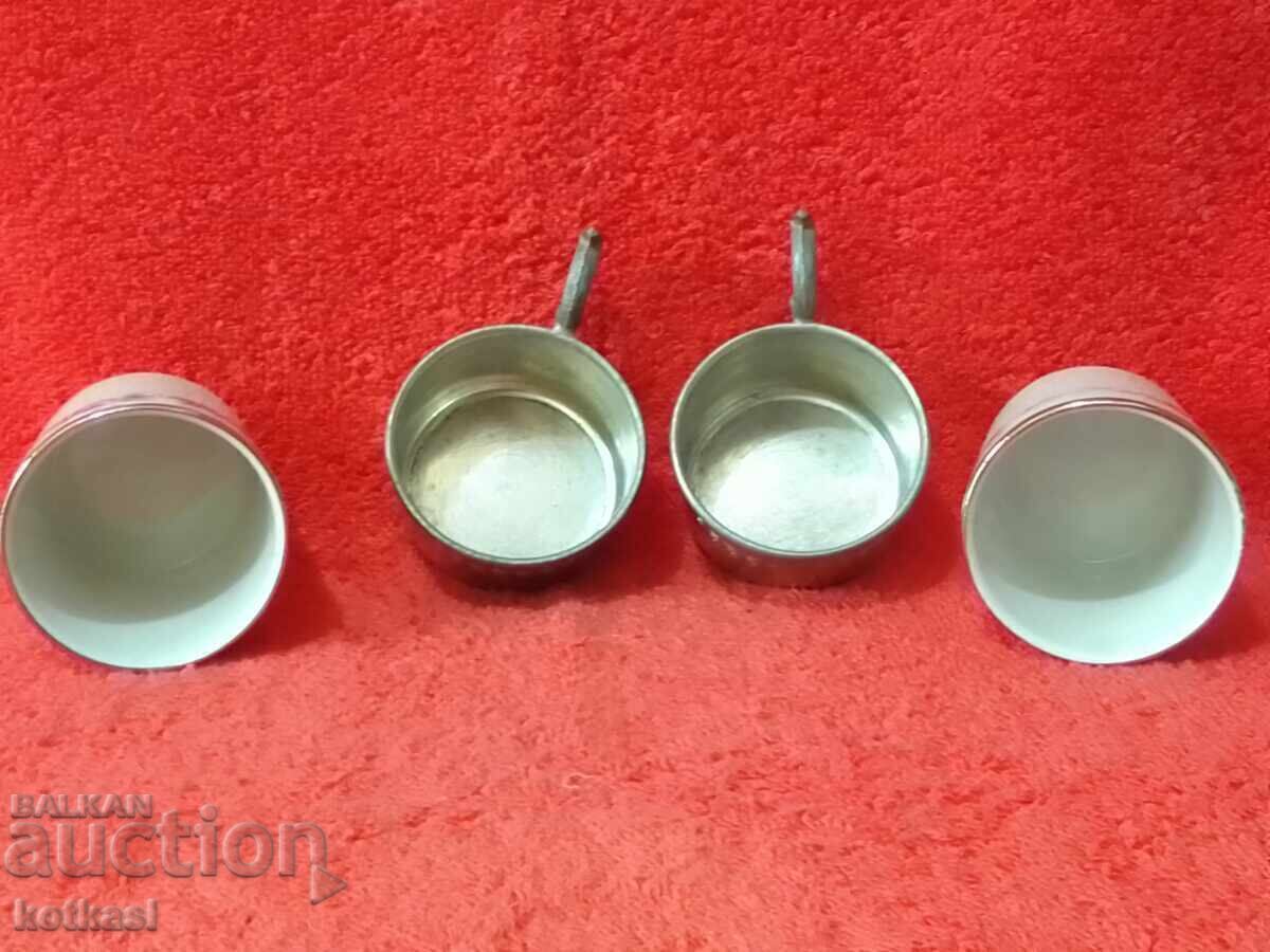 Licitație Lot de două căni cu tulpina marcată