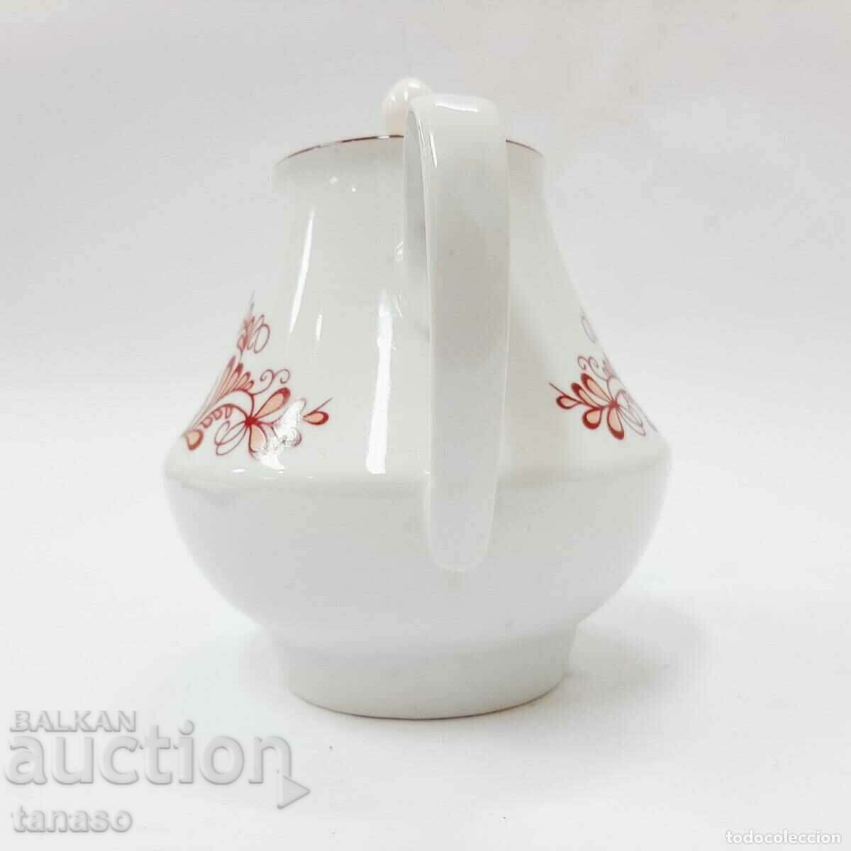 Delivery of Old porcelain painted teapot, jug (12.3) Delivery of Old porcelain painted teapot, jug (12.3)