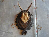 Amazing hunting trophy wood carving