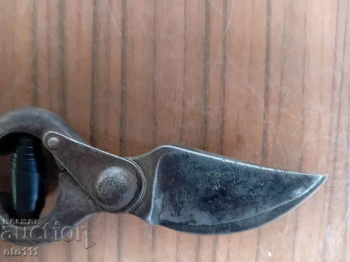 OLD GERMAN VINEYARD SCISSORS - KUNDE with price 40.00 BGN | € 20.45 OLD GERMAN VINEYARD SCISSORS - KUNDE with price 40.00 BGN | € 20.45