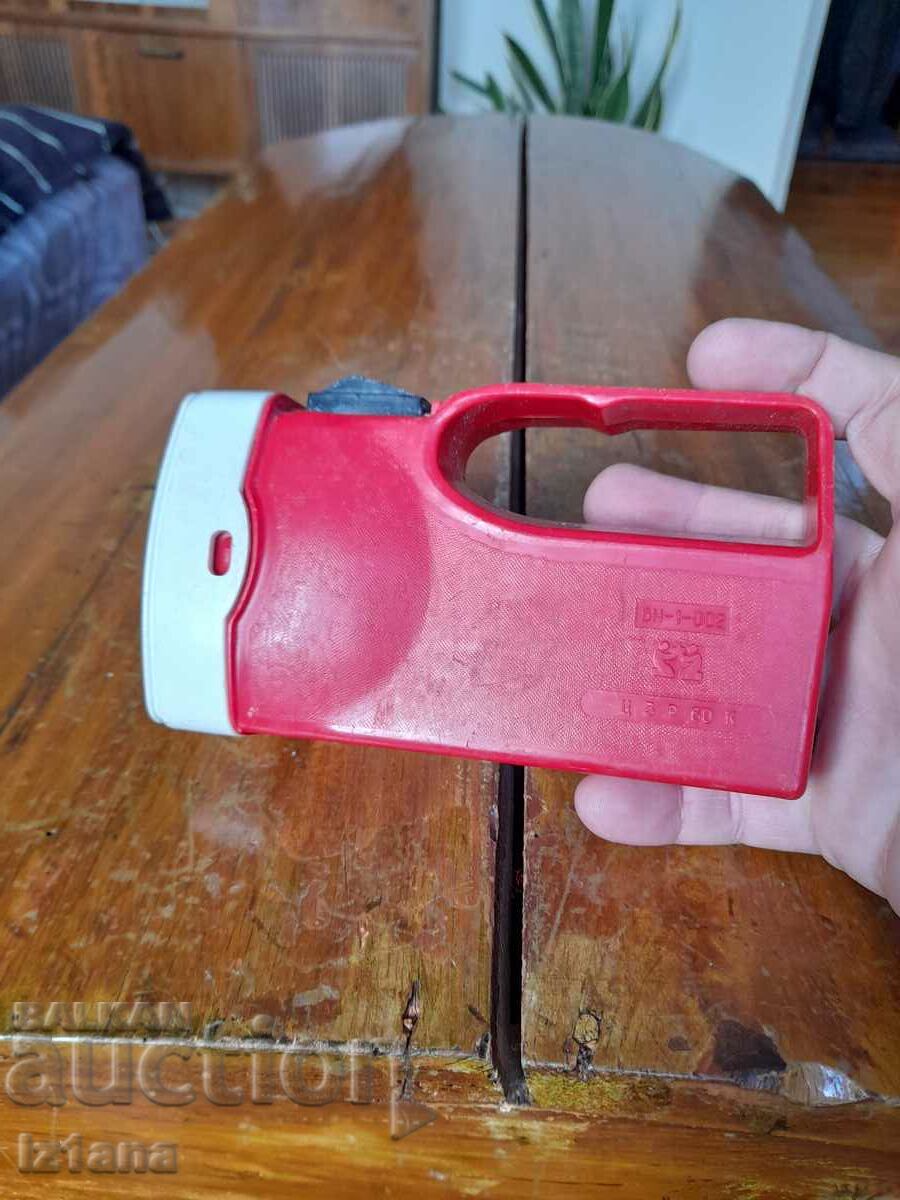 Old flashlight, flashlight with price 25.00 BGN | € 12.78 Old flashlight, flashlight with price 25.00 BGN | € 12.78