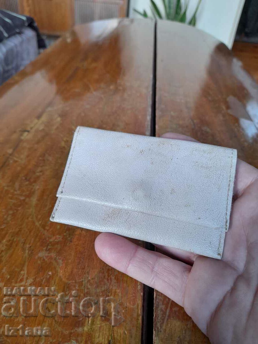 Old lady's purse with price 5.00 BGN | € 2.56 Old lady's purse with price 5.00 BGN | € 2.56