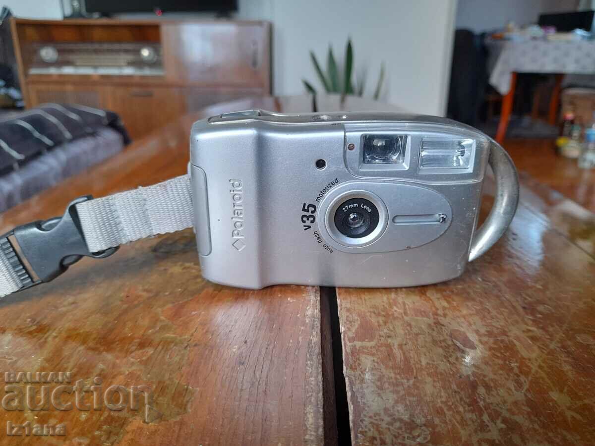 Стар фотоапарат Polaroid V35