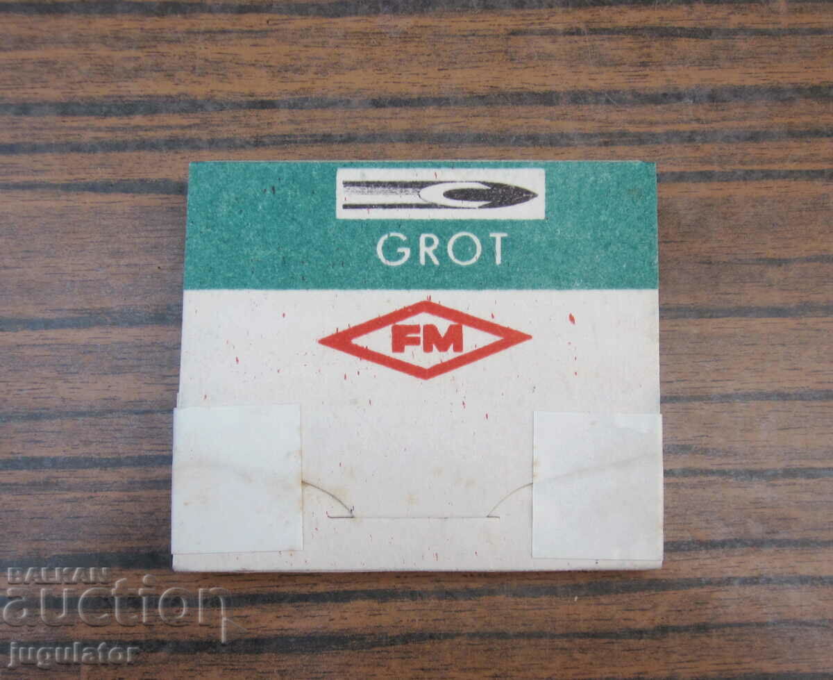 Παράδοση παλιές γερμανικές ιατρικές βελόνες αχρησιμοποίητες σε κουτί Παράδοση παλιές γερμανικές ιατρικές βελόνες αχρησιμοποίητες σε κουτί