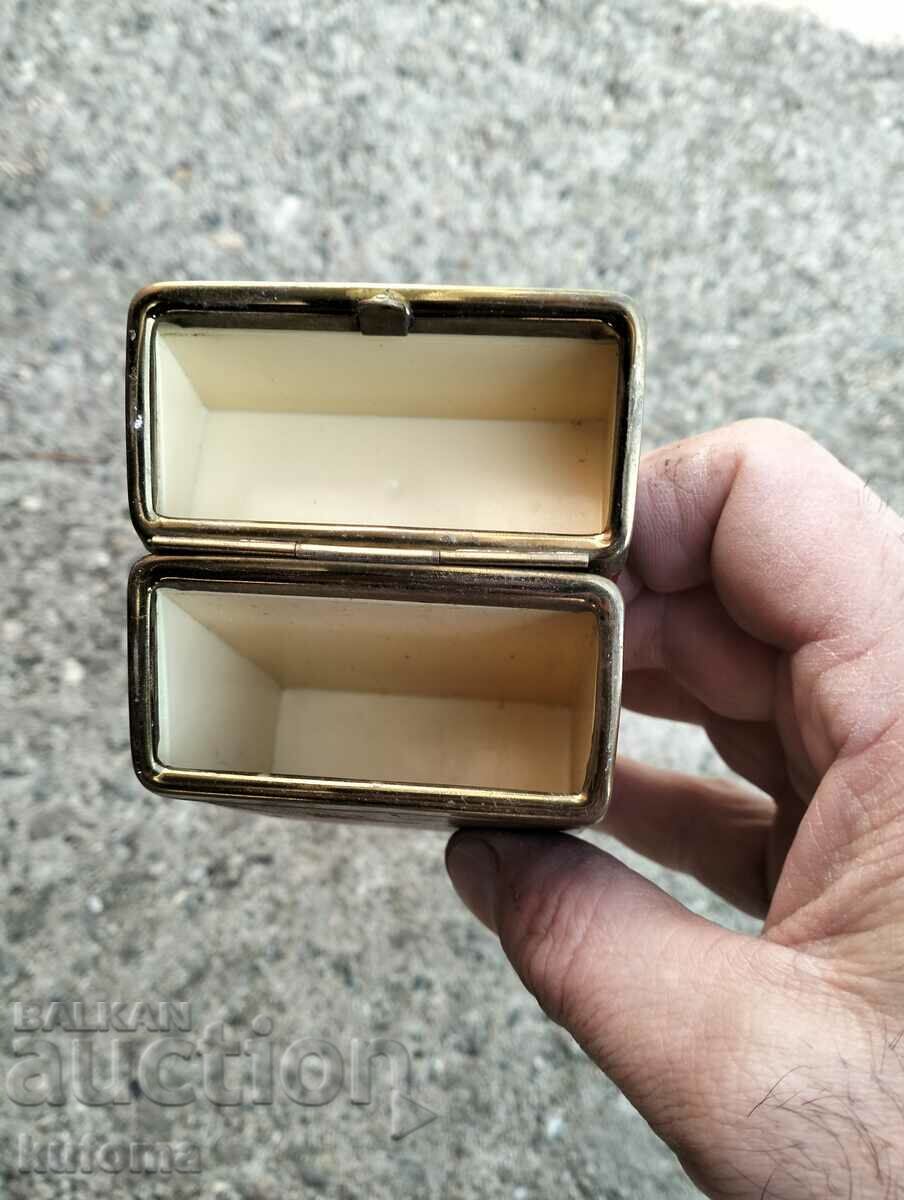 Auction Leather snuffbox Auction Leather snuffbox