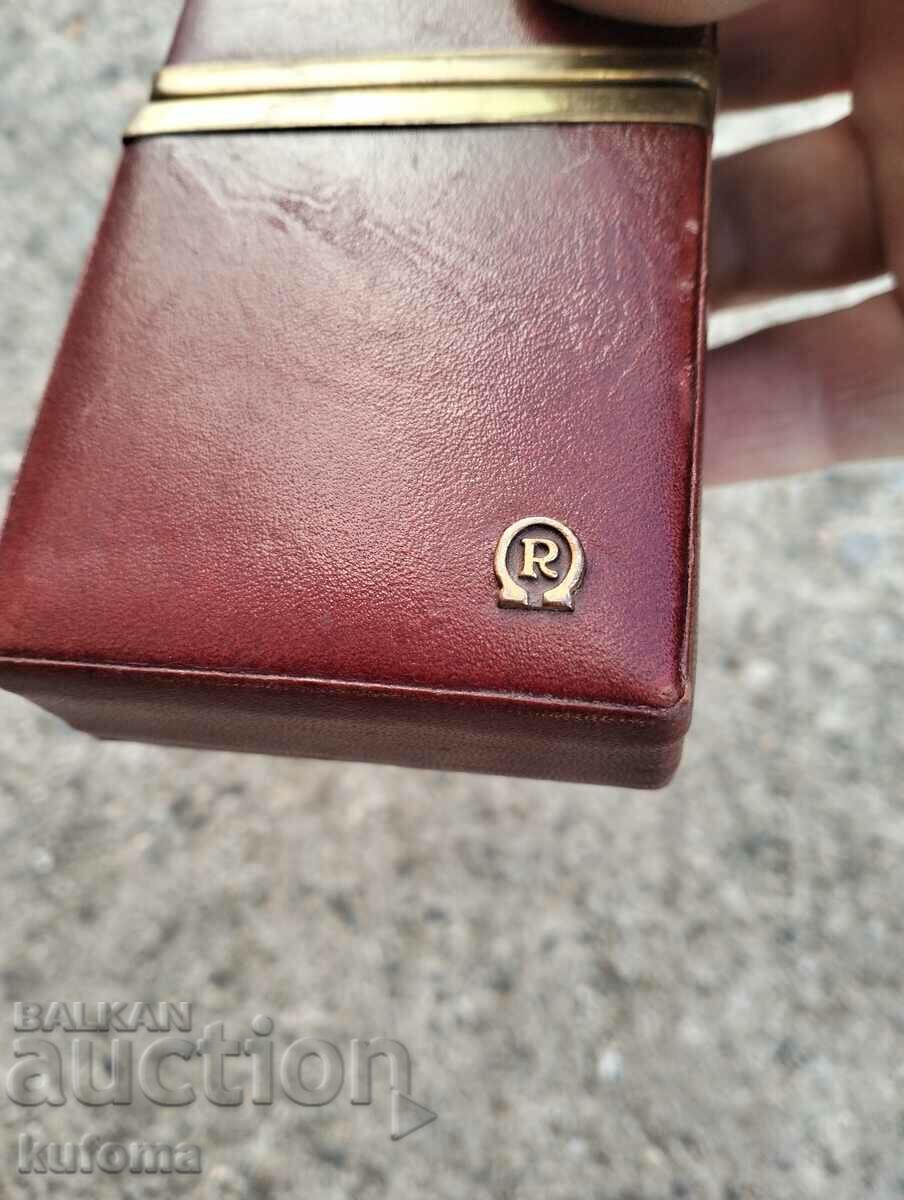 Delivery of Leather snuffbox Delivery of Leather snuffbox