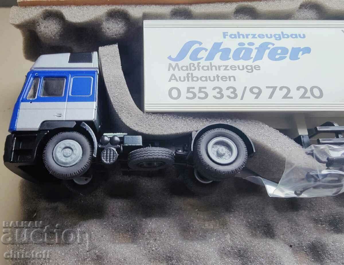 Model camion MAN 1/50 cu preț € 87.00 | 170.16 BGN