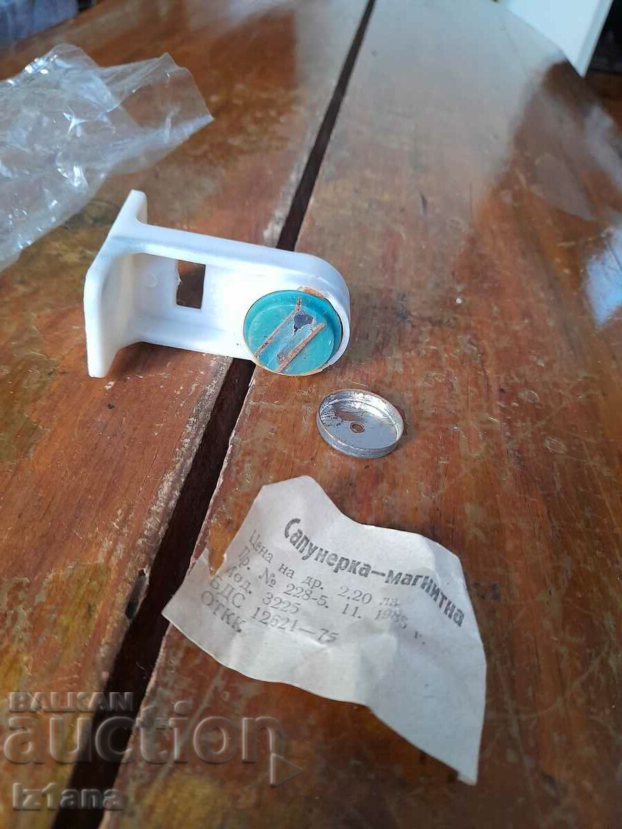 Old magnetic soap dish - 6 Old magnetic soap dish - 6