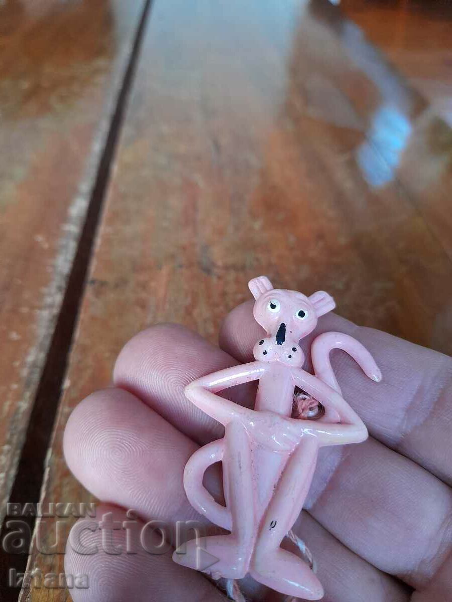 Vechea martenitsa Pinko Pantera Roz cu preț 10.00 BGN | € 5.11