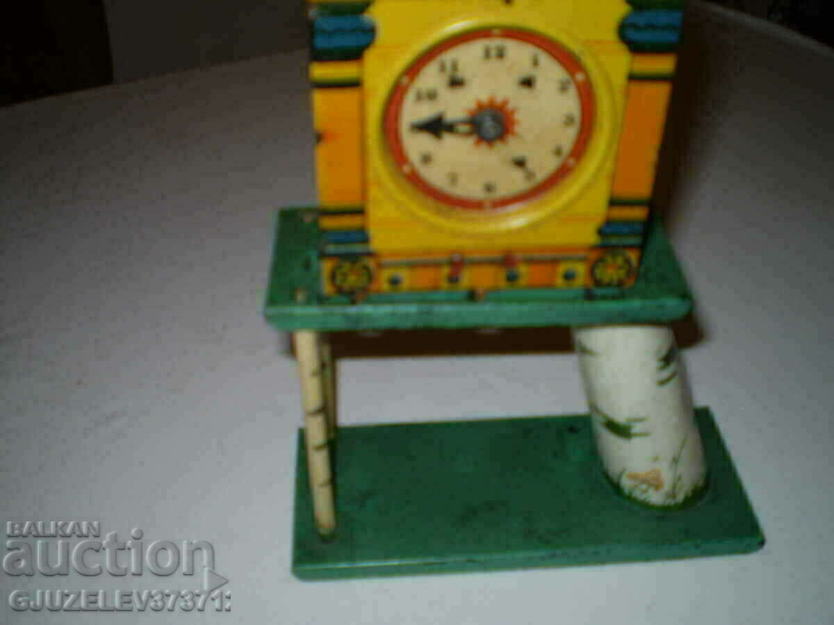 Delivery of Tin Toy Clock with chicken mechanics for parts