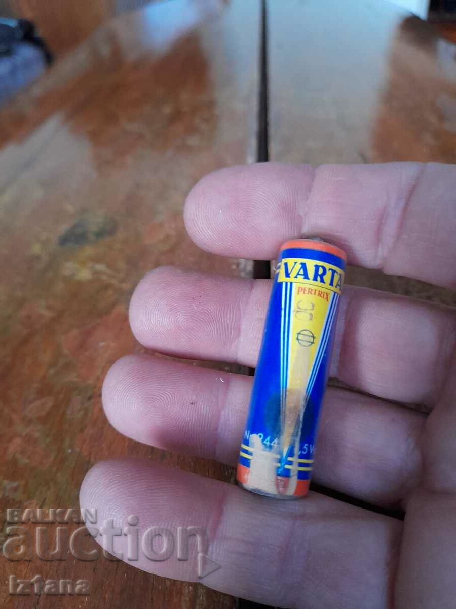 Old Varta battery with price 5.00 BGN | € 2.56 Old Varta battery with price 5.00 BGN | € 2.56