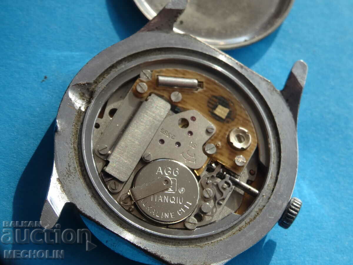 COLLECTIBLE RUSSIAN ROCKET QUARTZ WATCH 2359 - 5 COLLECTIBLE RUSSIAN ROCKET QUARTZ WATCH 2359 - 5