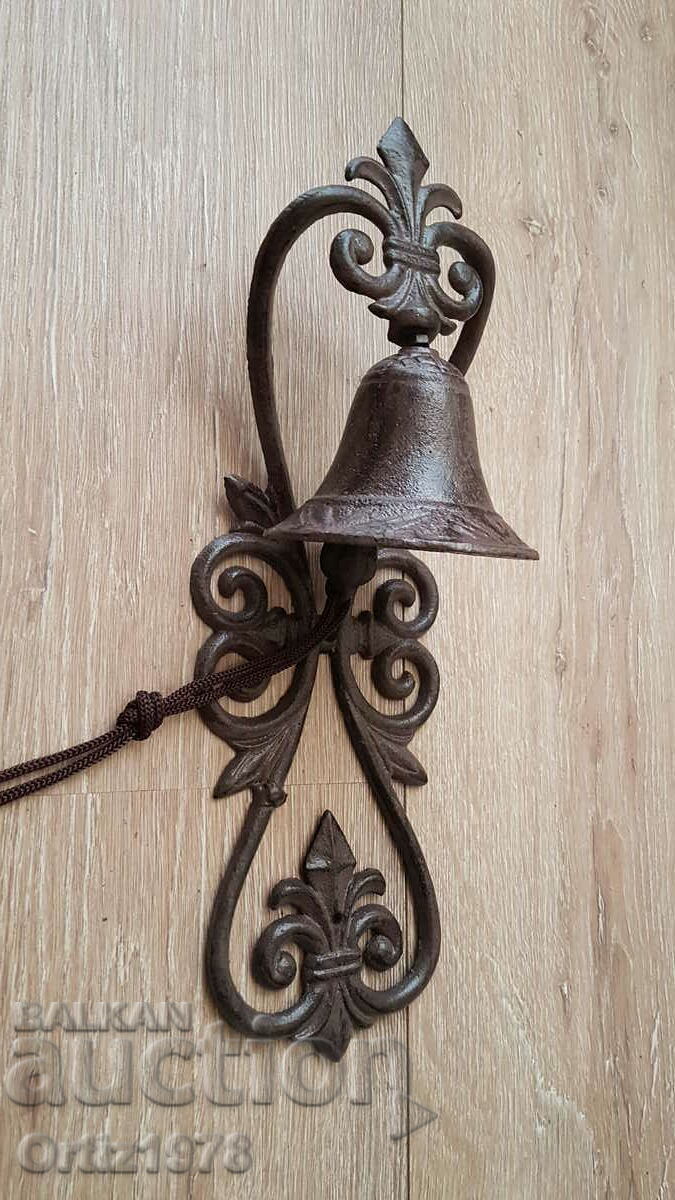 Auction Cast iron bell with a wonderful ring! Auction Cast iron bell with a wonderful ring!