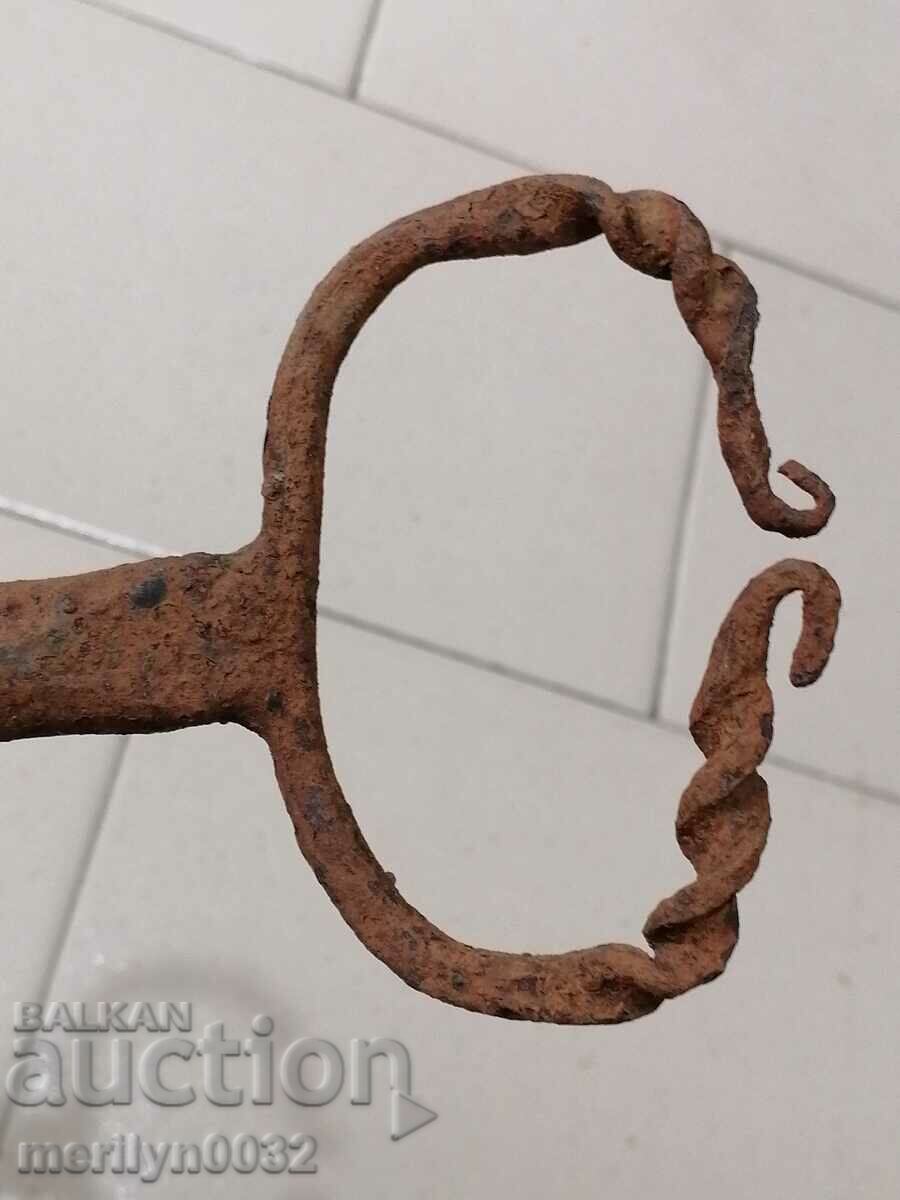 Delivery of Wrought wedge for an ox team, wrought iron, nail Delivery of Wrought wedge for an ox team, wrought iron, nail