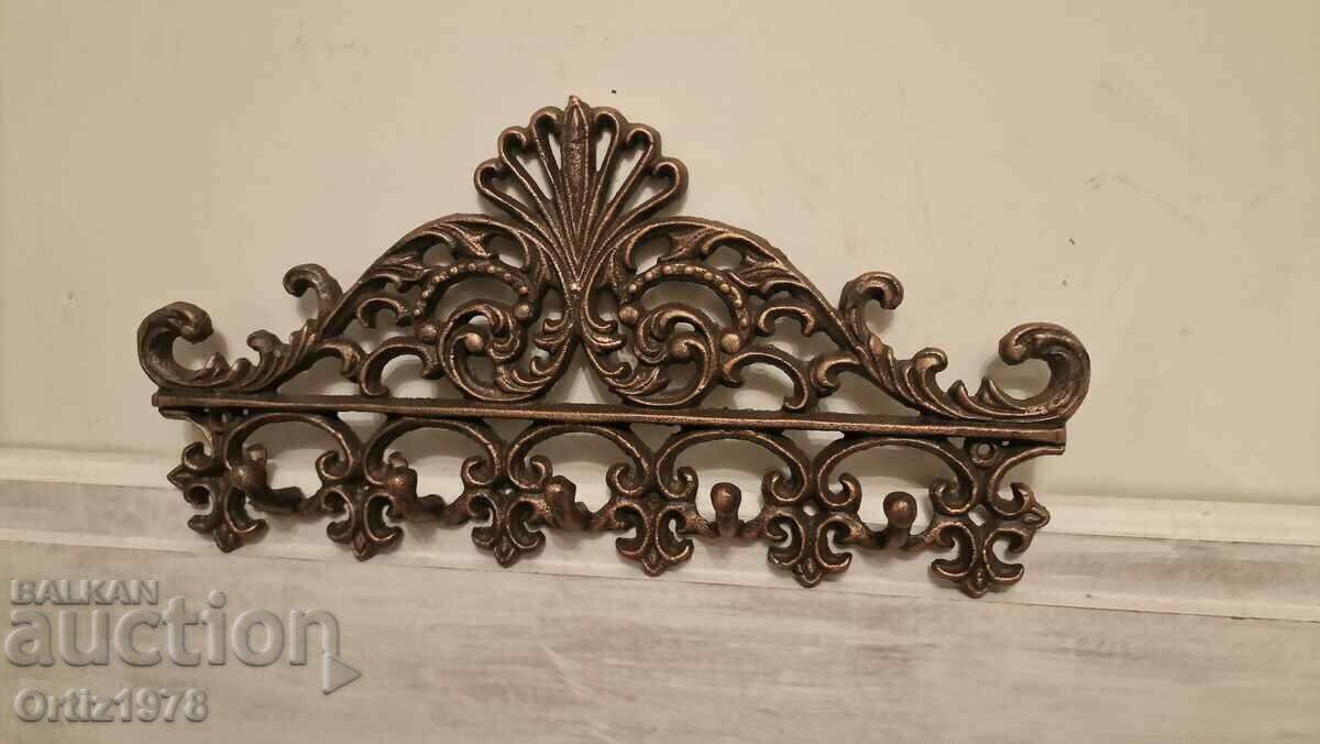 Δημοπρασία Μεγάλη κρεμάστρα από χυτοσίδηρο - 960 γρ