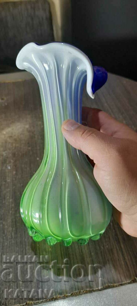 Vaza din sticla colorata