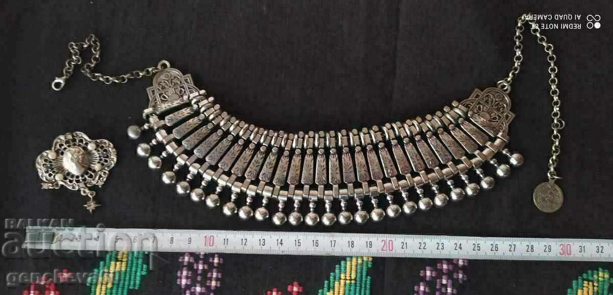 Накит за носия и брошка/съвременен модел с цена € 20.45 | 40.00 лв. Накит за носия и брошка/съвременен модел с цена € 20.45 | 40.00 лв.