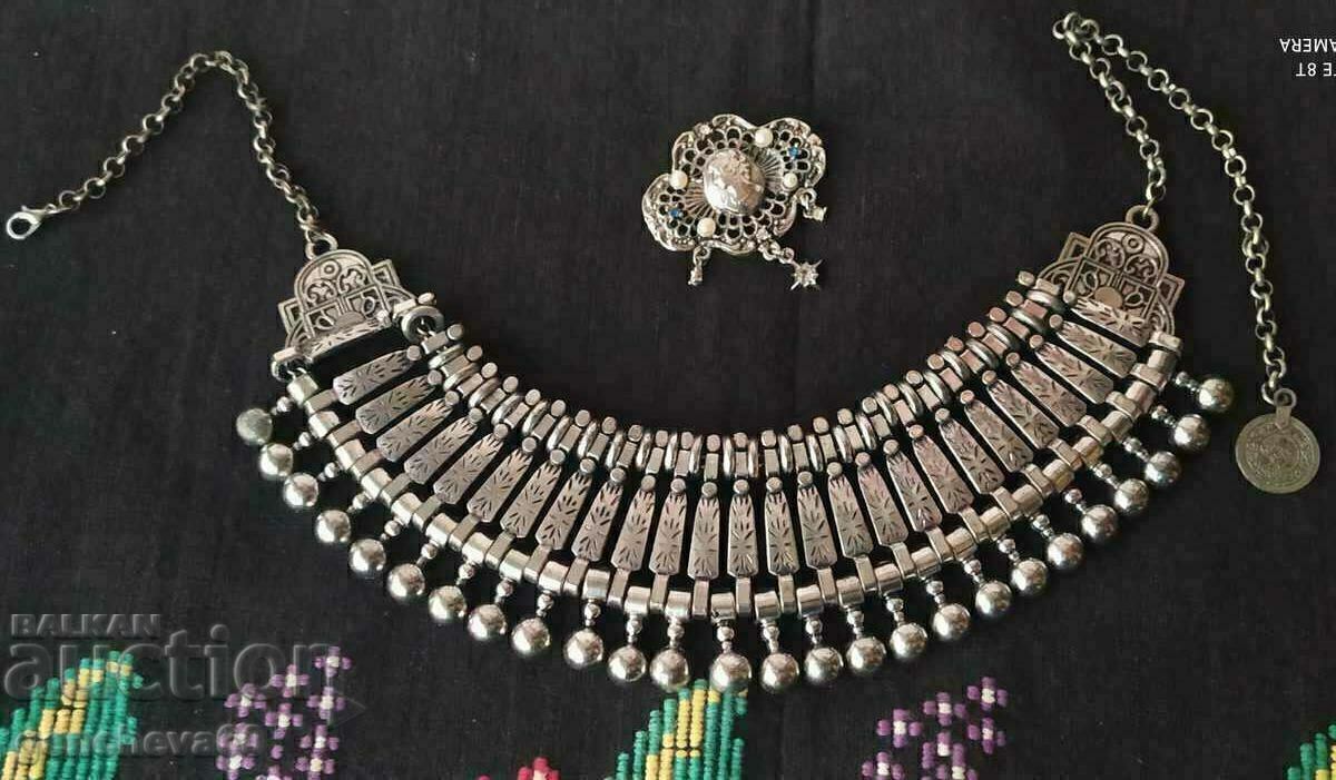 Auction  Costume Jewelry and Brooch/Contemporary Design