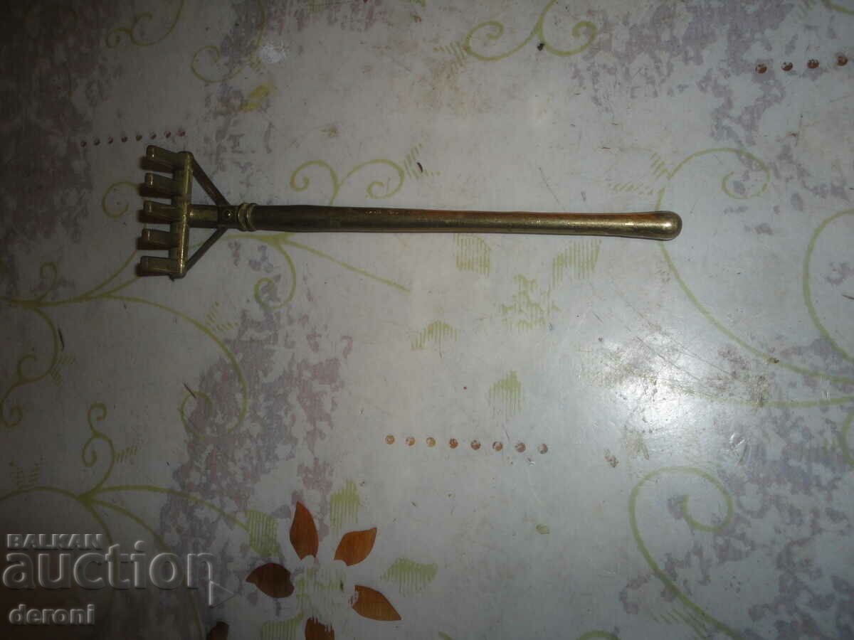 Bronze figure sculpting an oar with price 15.00 BGN | € 7.67