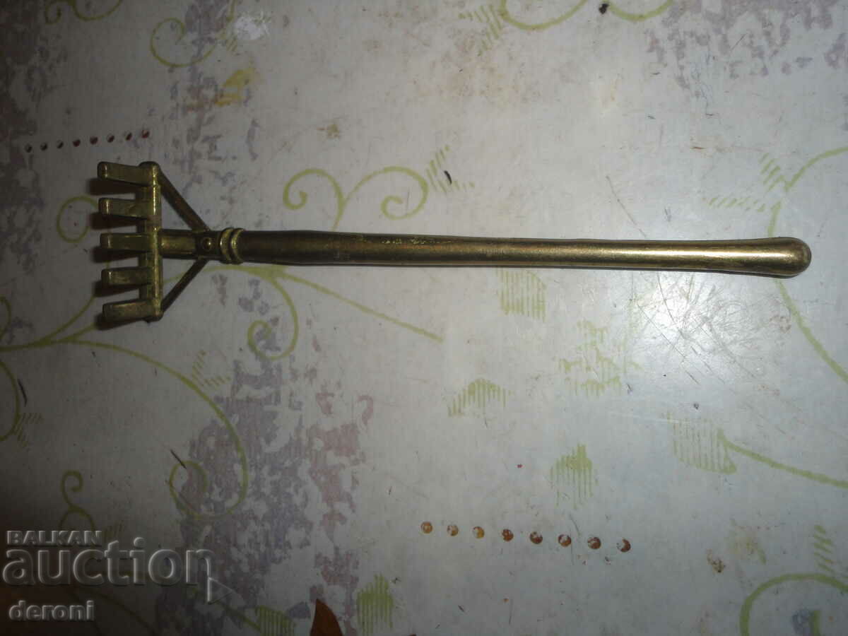 Delivery of Bronze figure sculpting an oar