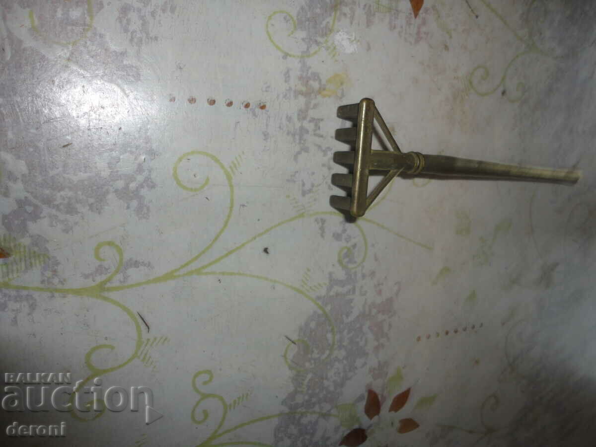 Bronze figure sculpting an oar - 6