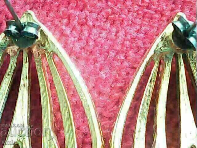 Livrarea 13 grame de cercei frumosi placati cu aur de 18k