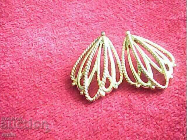 13 grams of beautiful 18k gold plated earrings