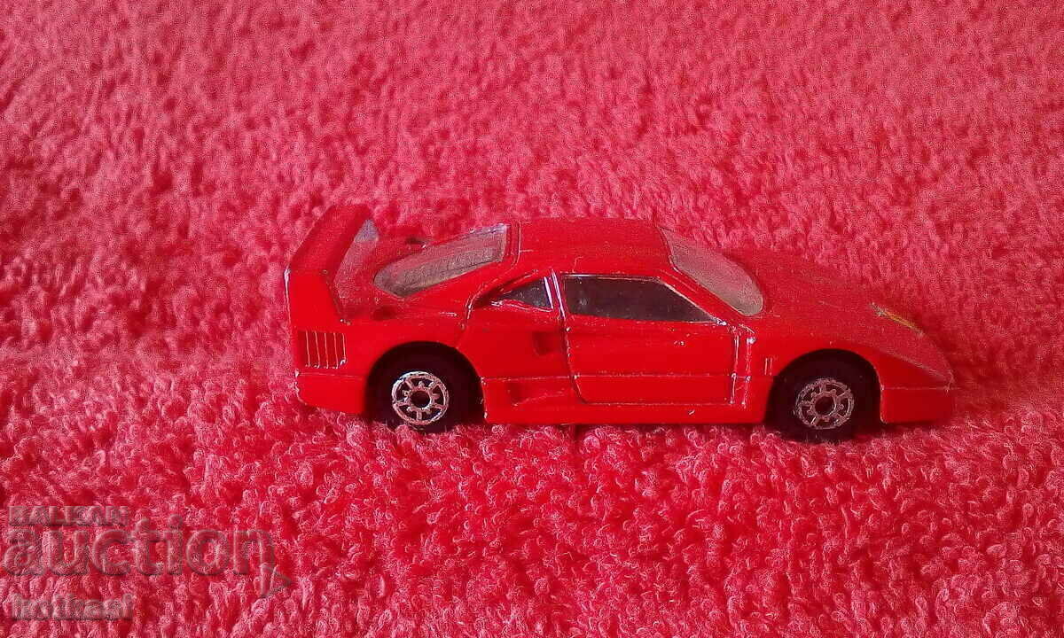 Delivery of Small metal car model Ferrari maisto