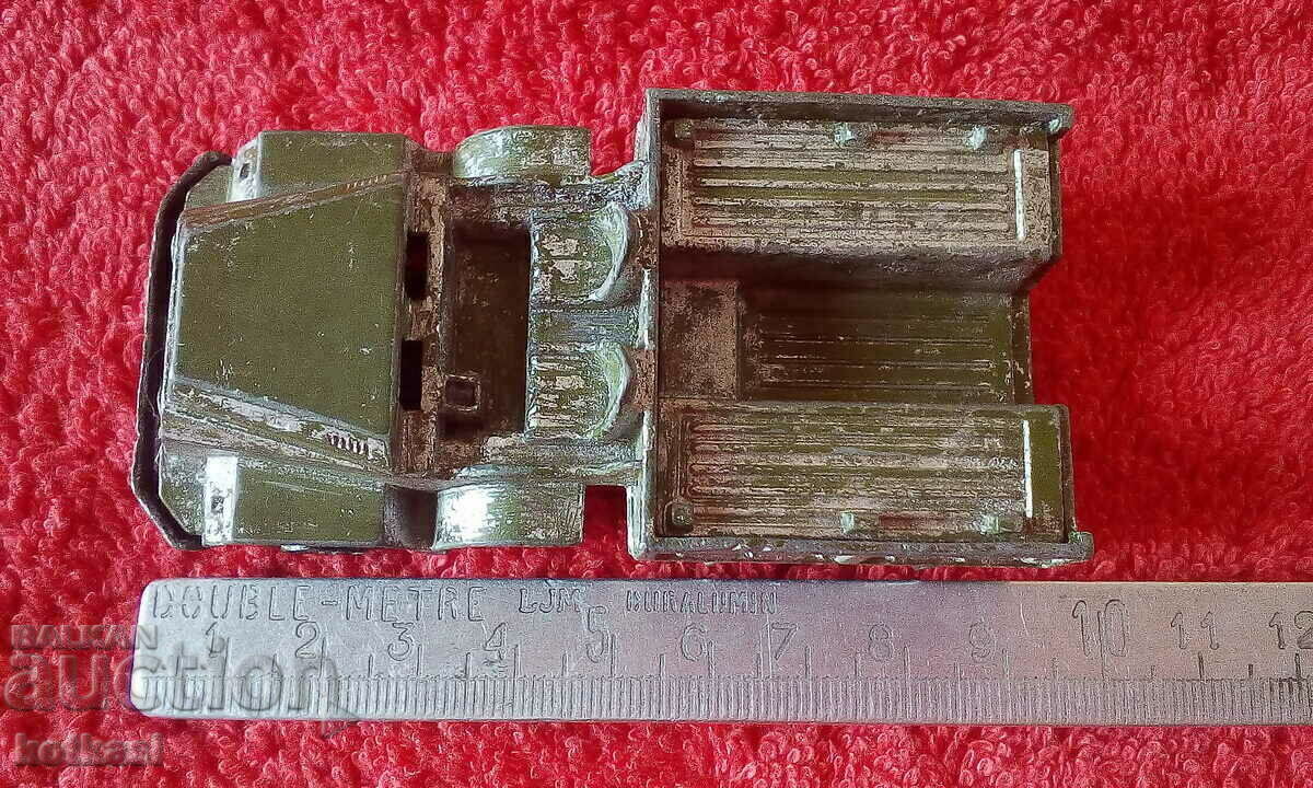 Matchbox England Lesney 1976 Small Metal Car Matchbox England Lesney 1976 Small Metal Car