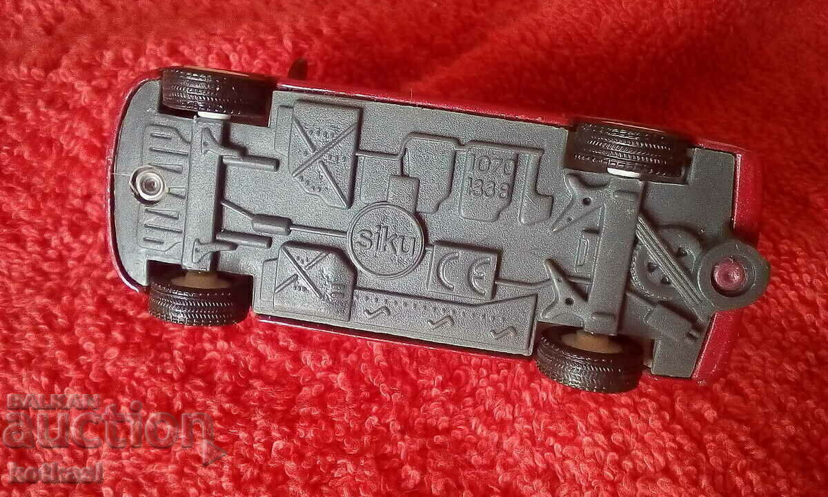 Μικρό μεταλλικό μοντέλο αυτοκινήτου Bus siku Multivan με τιμή € 6.00 | 11.73 BGN Μικρό μεταλλικό μοντέλο αυτοκινήτου Bus siku Multivan με τιμή € 6.00 | 11.73 BGN