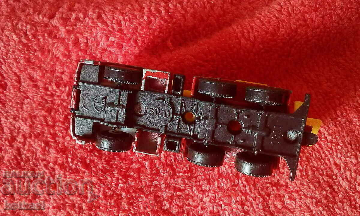 Small metal concrete truck siku with price 15.50 BGN | € 7.93