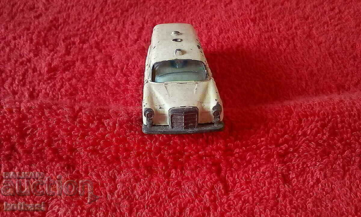 Matchbox Mercedes Benz Ambulance Lesney Small Metal Car - 5 Matchbox Mercedes Benz Ambulance Lesney Small Metal Car - 5