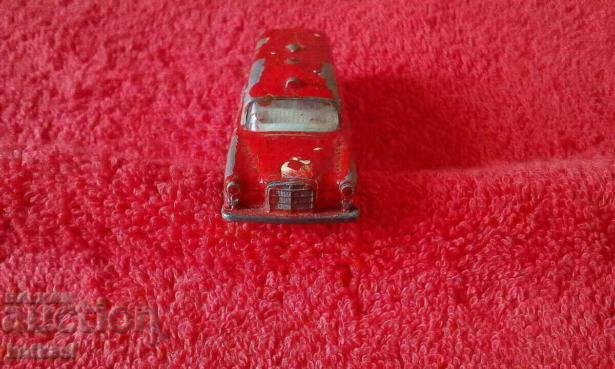 Matchbox Mercedes Benz Ambulance Lesney Small Metal Car - 5 Matchbox Mercedes Benz Ambulance Lesney Small Metal Car - 5