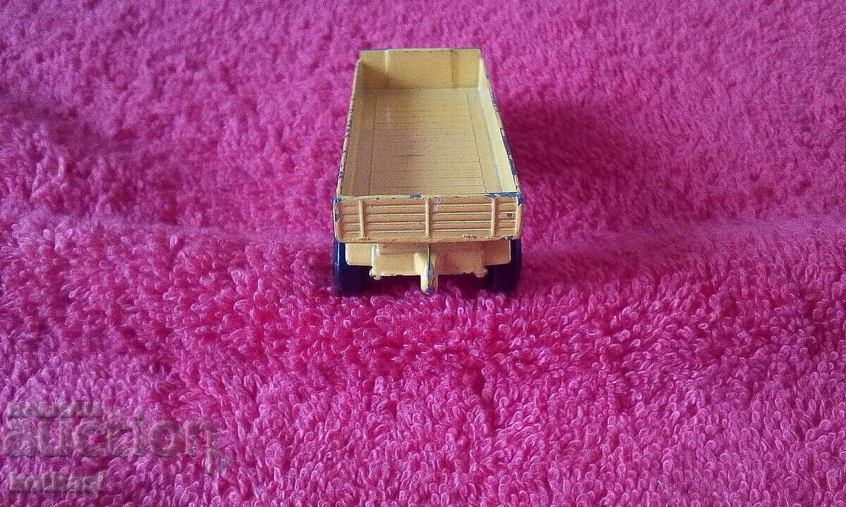 Delivery of Small metal car model Matchbox Macau Mercedes trailer Delivery of Small metal car model Matchbox Macau Mercedes trailer