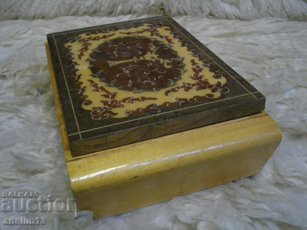 OLD JEWELRY MUSIC BOX with price 75.00 BGN | € 38.35 OLD JEWELRY MUSIC BOX with price 75.00 BGN | € 38.35